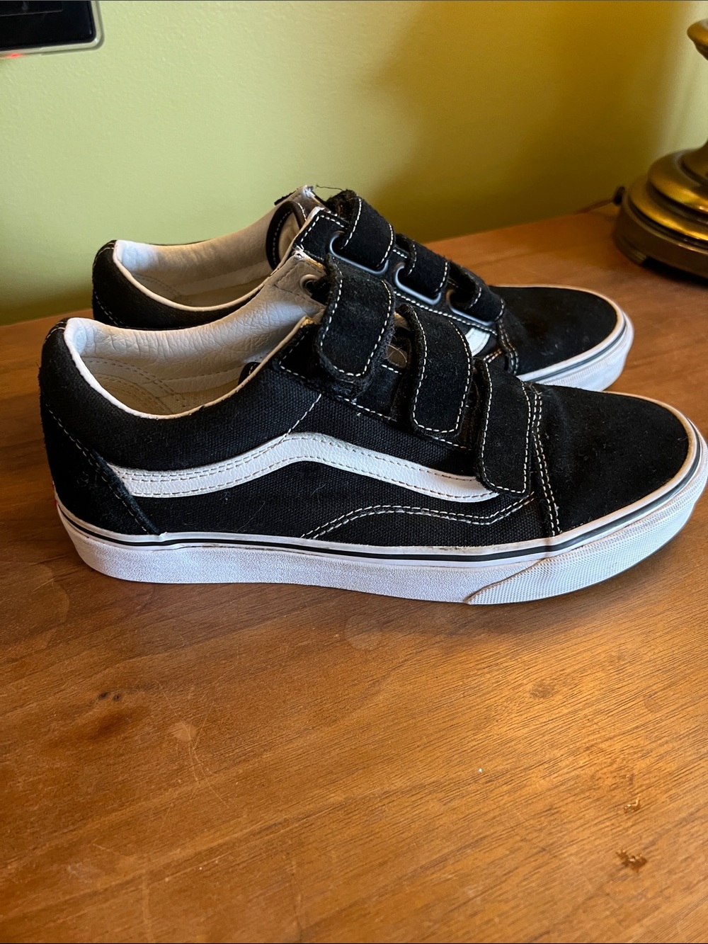 Vans old skool v sneakers men’s 7 women’s 8.5